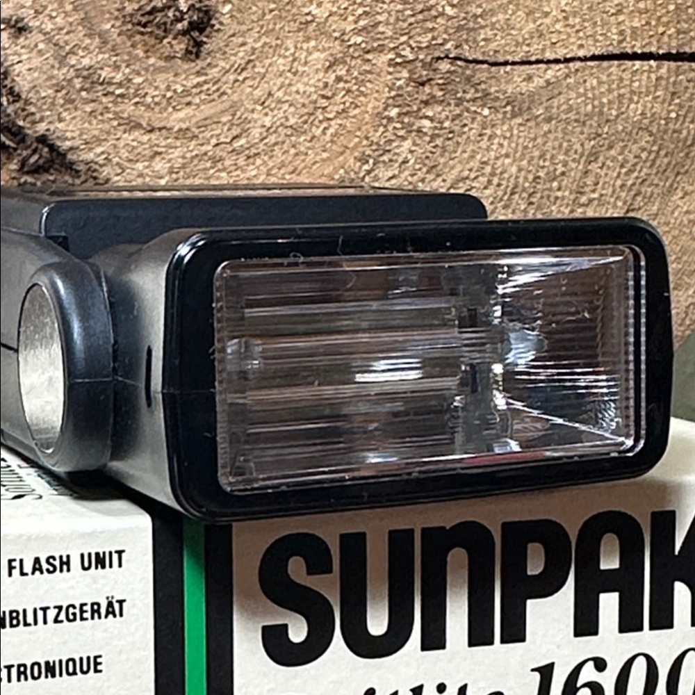 SUNPACK Softlite 1600A Automatic Exposure Control Camera Flash - Picture 5 of 11